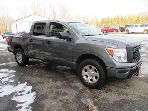 Used 2023 Nissan Titan S image 11