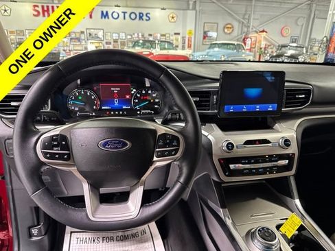 Used 2022 Ford Explorer XLT w/ Equipment Group 202A AWD/4WD image 16