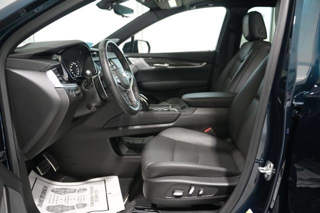 Used 2025 Cadillac XT5 Sportv w/ LPO, Bronce Accent Package AWD/4WD image 15