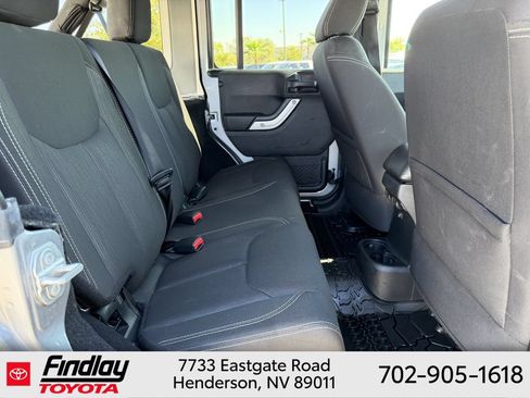 Used 2017 Jeep Wrangler Unlimited Rubicon w/ Cold Weather Group AWD/4WD image 13