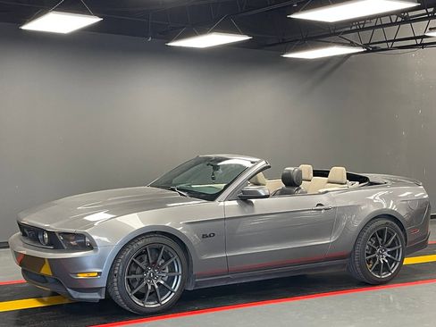 Used 2011 Ford Mustang GT image 1