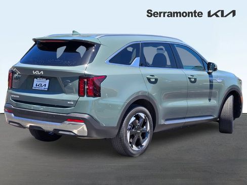 Used 2025 Kia Sorento EX FWD image 4