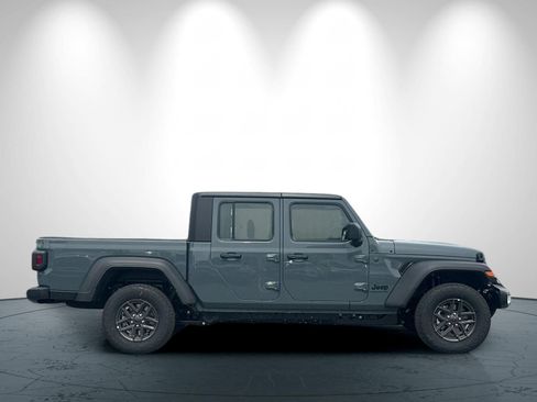 New 2026 Jeep Gladiator Sport AWD/4WD image 3