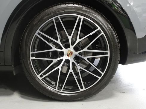 Certified 2025 Porsche Cayenne GTS image 21