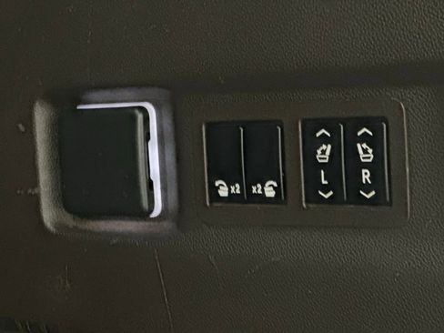 Used 2022 Chevrolet Tahoe Z71 w/ Luxury Package image 15