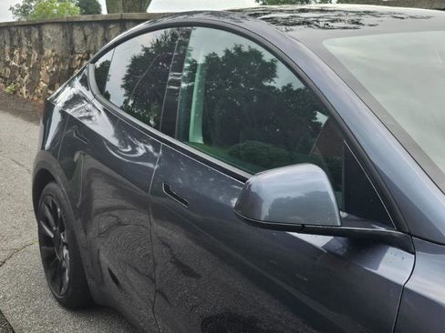 Used 2022 Tesla Model Y Long Range AWD/4WD image 18