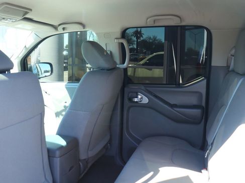Used 2021 Nissan Frontier S image 31