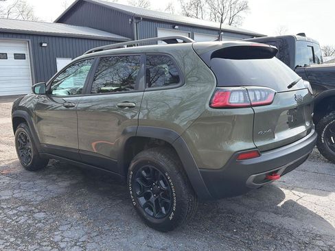 Used 2020 Jeep Cherokee Trailhawk w/ Comfort & Convenience Group AWD/4WD image 2