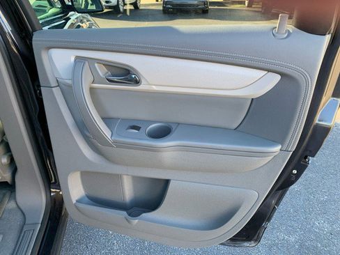 Used 2017 Chevrolet Traverse LT image 17