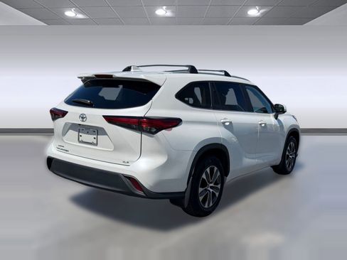 Used 2023 Toyota Highlander XLE image 9