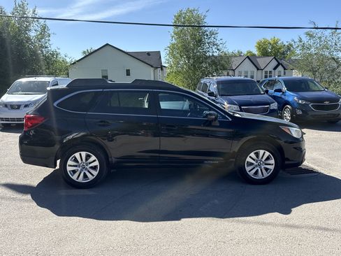 Used 2017 Subaru Outback 2.5i Premium AWD/4WD image 3