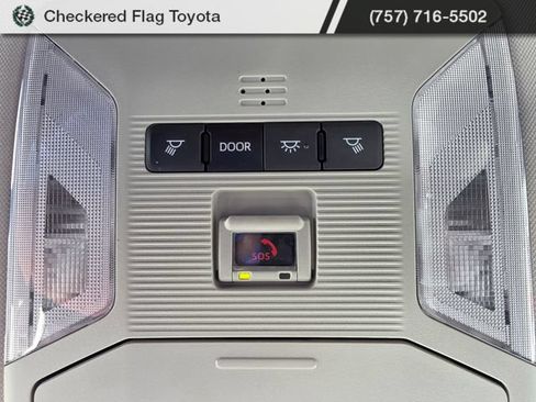 Used 2025 Toyota RAV4 XLE FWD image 9