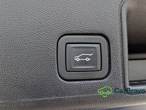 Used 2024 GMC Terrain SLT AWD/4WD image 31