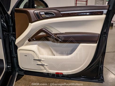 Used 2016 Porsche Cayenne Turbo image 63