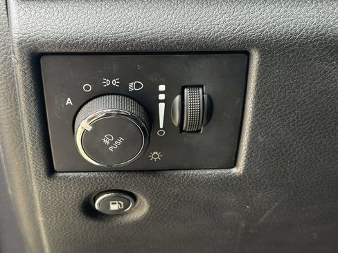 Used 2020 Jeep Grand Cherokee Altitude AWD/4WD image 14
