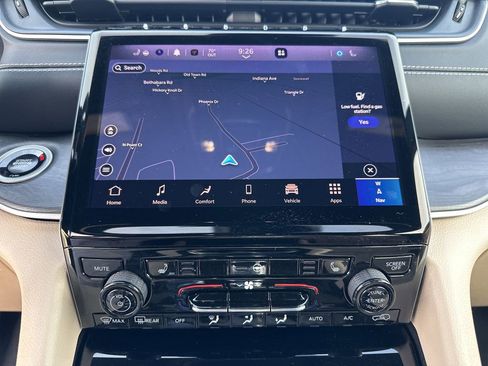 Certified 2025 Jeep Grand Cherokee L Limited AWD/4WD image 11
