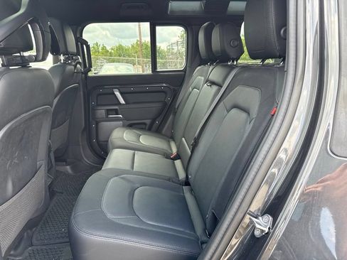 Used 2024 Land Rover Defender 110 X-Dynamic SE AWD/4WD image 10