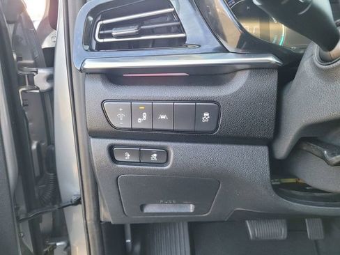 Used 2022 Kia Niro EX Premium w/ Cold Weather Package FWD image 23