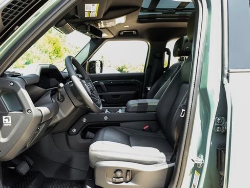 New 2026 Land Rover Defender 110 Trophy Edition AWD/4WD image 4