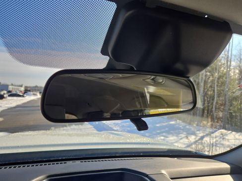 Certified 2025 Nissan Frontier S image 27