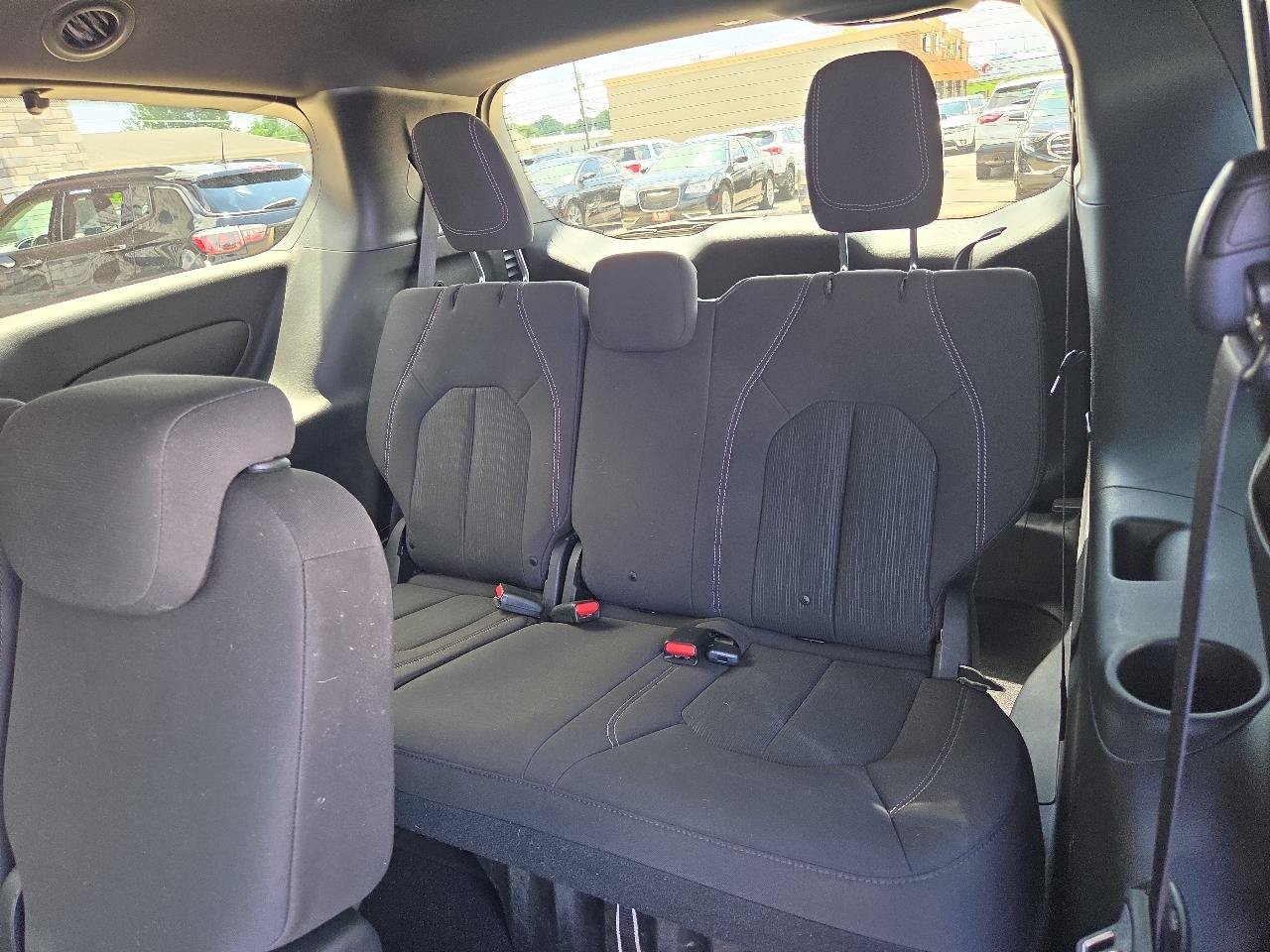 Used 2019 Chrysler Pacifica Touring Plus w/ S Appearance Package FWD image 13