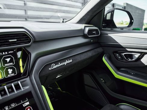 Used 2022 Lamborghini Urus AWD/4WD image 84