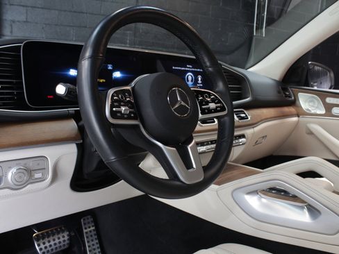 Used 2022 Mercedes-Benz GLS 450 4MATIC image 33