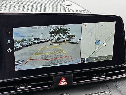 Certified 2025 Hyundai Elantra SEL FWD image 17
