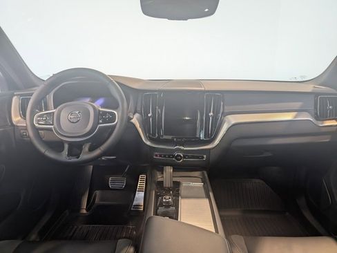 Used 2022 Volvo XC60 B6 R-Design w/ Advanced Package image 15