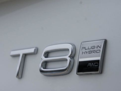 New 2025 Volvo XC90 T8 Plus w/ Protection Package Premier image 9
