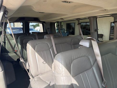 Used 2008 GMC Savana 3500 Extended Passenger RWD image 14