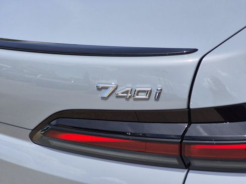 Used 2025 BMW 740i w/ Premium Package RWD image 10