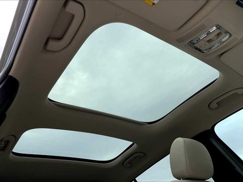 Certified 2025 Mercedes-Benz GLB 250 4MATIC image 11