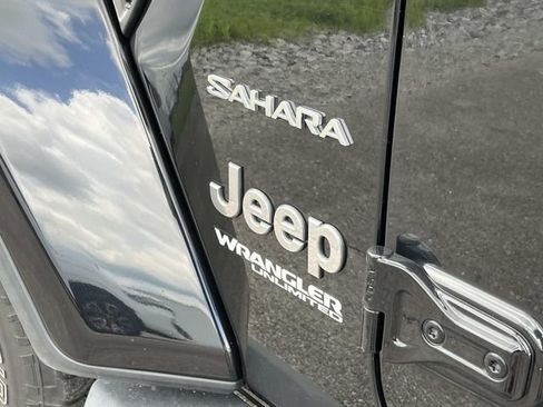 Used 2021 Jeep Wrangler Unlimited Sahara AWD/4WD image 12