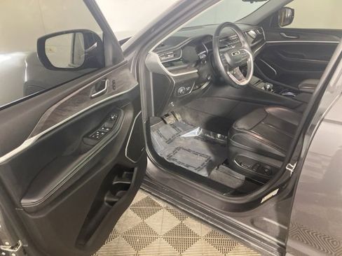 Used 2022 Jeep Grand Cherokee L Limited w/ Luxury Tech Group II image 9