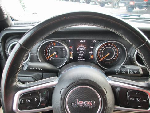 Used 2018 Jeep Wrangler Unlimited Sahara image 20