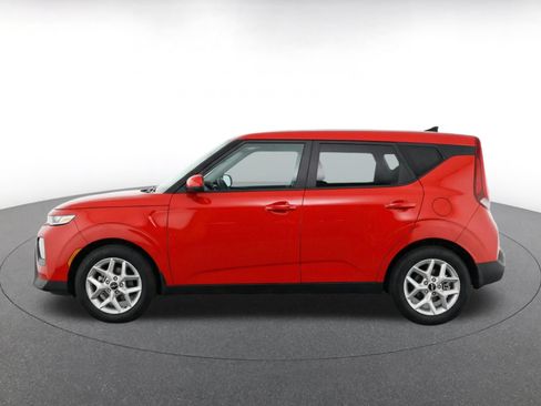 Used 2025 Kia Soul LX w/ LX Technology Package FWD image 4