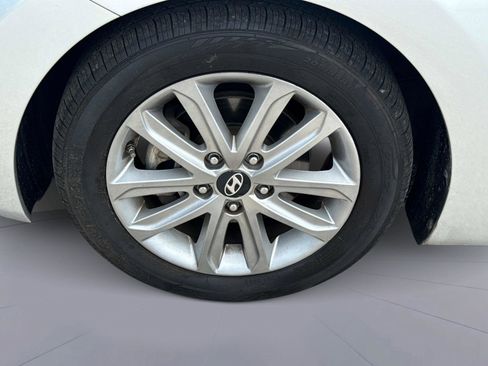 Used 2015 Hyundai Elantra SE w/ Option Group 02 image 11