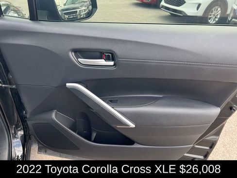 Used 2022 Toyota Corolla Cross XLE image 16