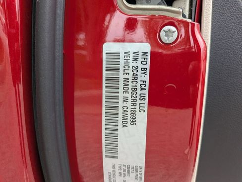 Used 2024 Chrysler Pacifica Touring-L FWD image 31