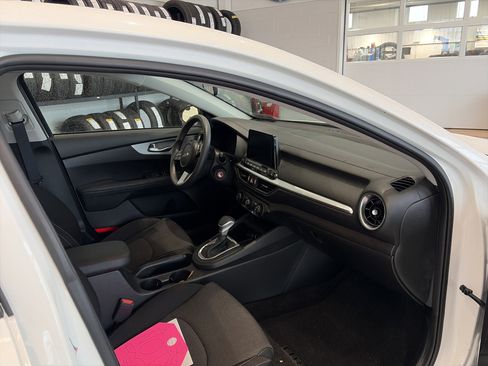 Used 2023 Kia Forte LXS image 20