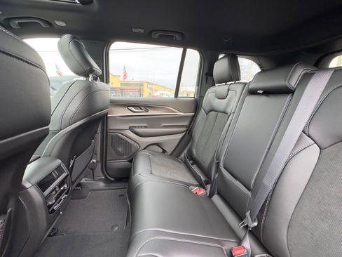 New 2026 Jeep Grand Cherokee Altitude image 16