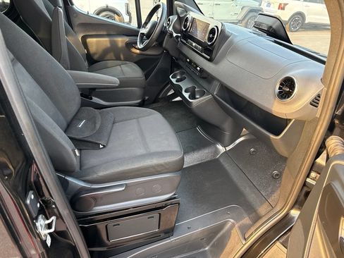 Used 2025 Mercedes-Benz Sprinter 2500 image 20