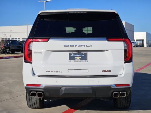 Used 2025 GMC Yukon XL Denali image 10
