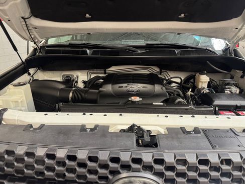 Used 2019 Toyota Tundra SR5 w/ SR5 Upgrade Package AWD/4WD image 21