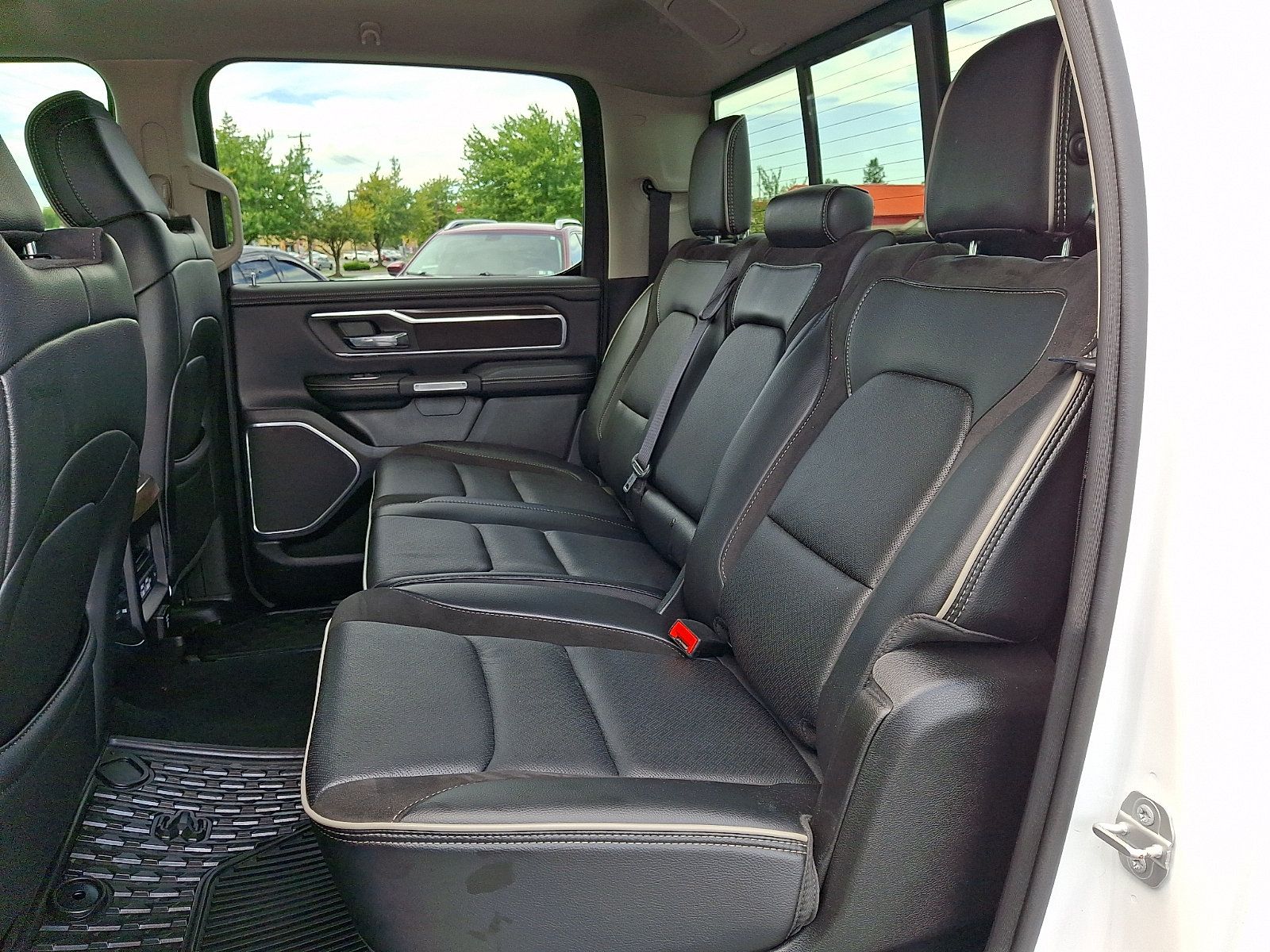 Used 2022 RAM 1500 Laramie AWD/4WD image 10