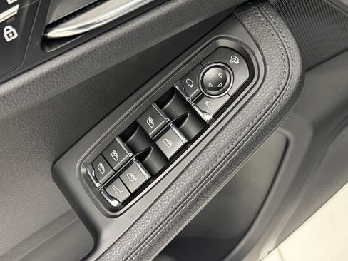 Certified 2025 Porsche Macan image 26