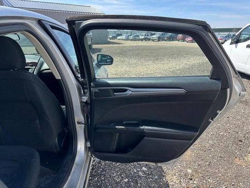 Used 2018 Ford Fusion SE image 27