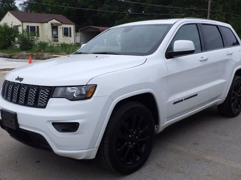Used 2018 Jeep Grand Cherokee Altitude image 1