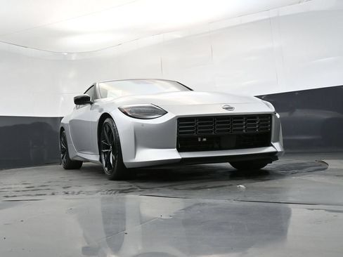 Used 2023 Nissan Z w/ Floor Mat Package (L93) RWD image 23